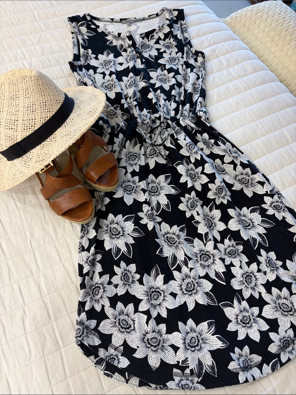 Talbots Black & White Floral V-Neck Sleeveless Dress